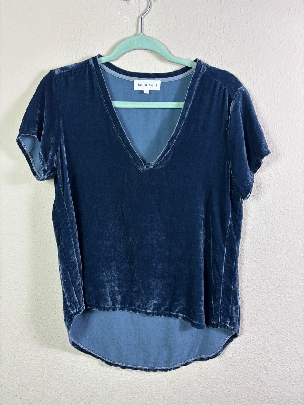 Bella Dahl Navy Blue Velvet Top V-neck Short Sleeve size small